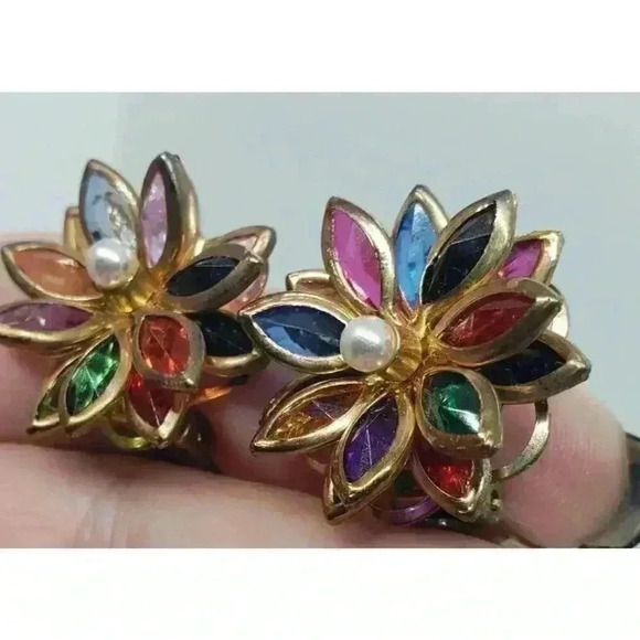 Vintage Flower Earrings 3D Multi Color 1970s Clip On Layered - Picture 8 of 10